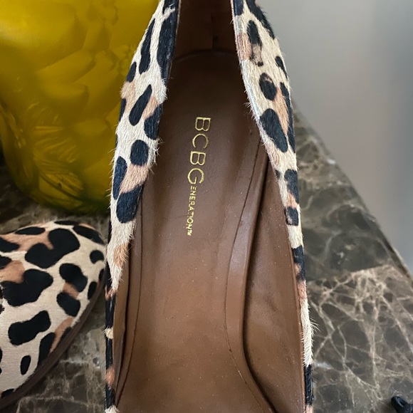 BCBG cowhide pumps. Like new. - Picture 2 of 5